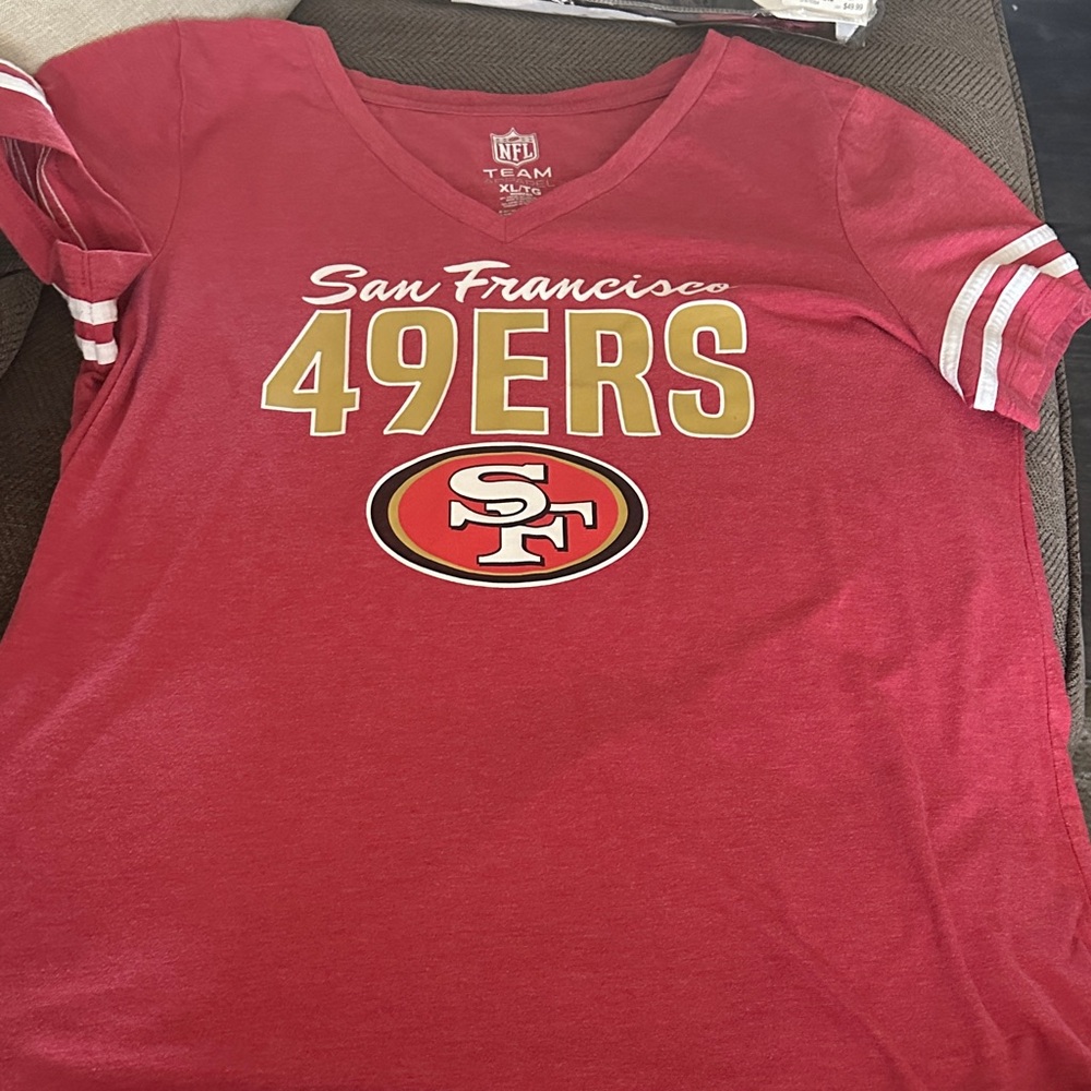 Women’s 49ers shirt size XL